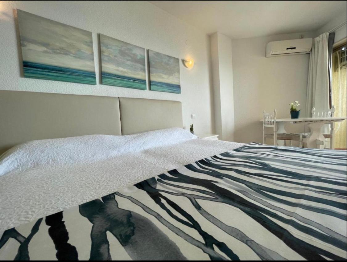 Apartahotel Chinasol Con Parking Y Desayuno 阿尔姆尼卡 外观 照片