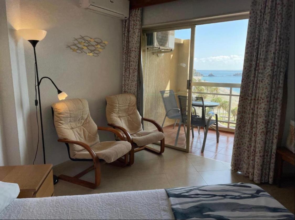 Apartahotel Chinasol Con Parking Y Desayuno 阿尔姆尼卡 外观 照片