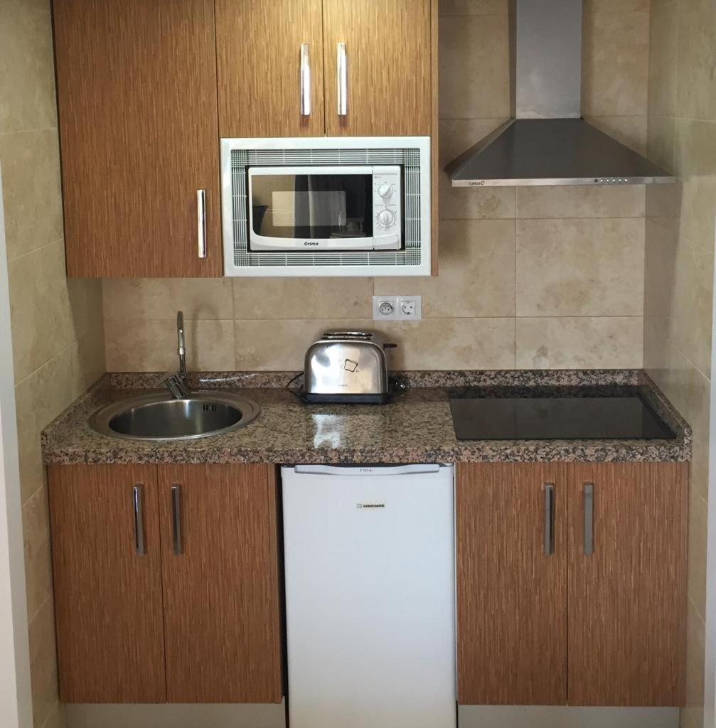 Apartahotel Chinasol Con Parking Y Desayuno 阿尔姆尼卡 外观 照片