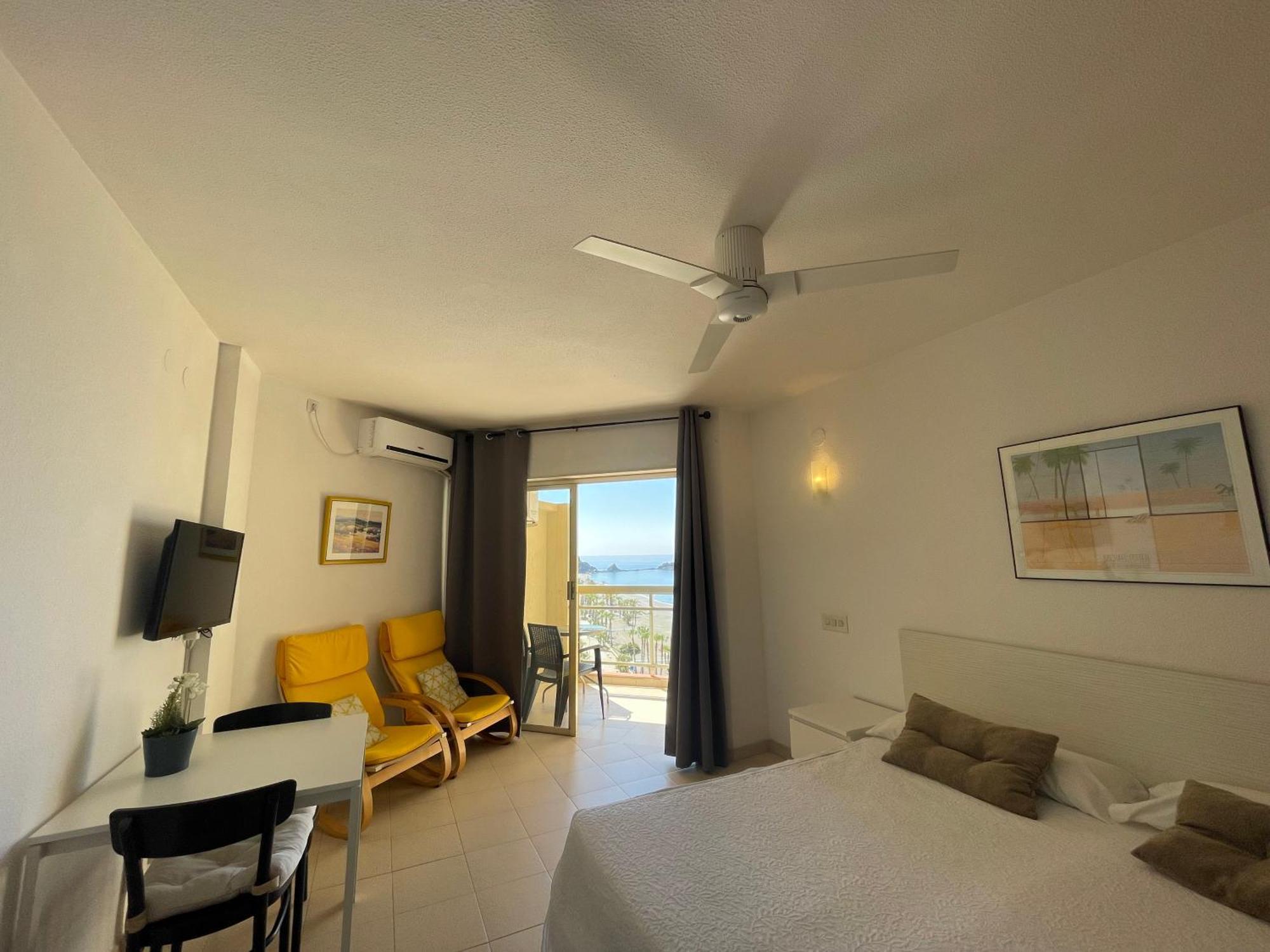 Apartahotel Chinasol Con Parking Y Desayuno 阿尔姆尼卡 外观 照片