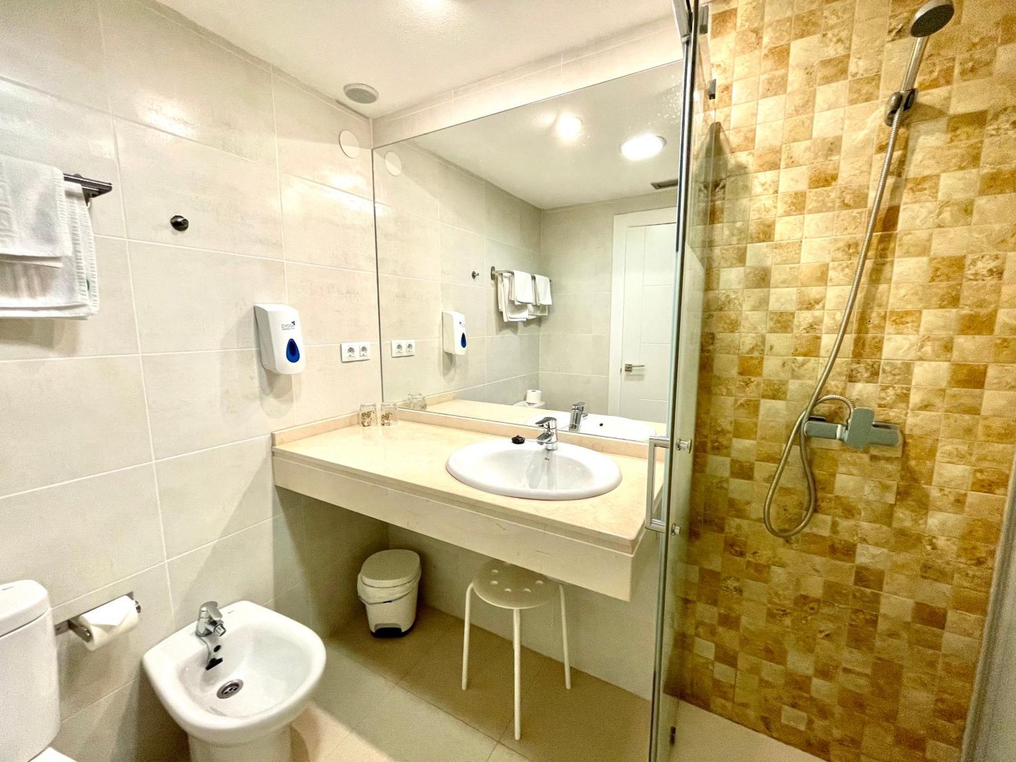 Apartahotel Chinasol Con Parking Y Desayuno 阿尔姆尼卡 外观 照片