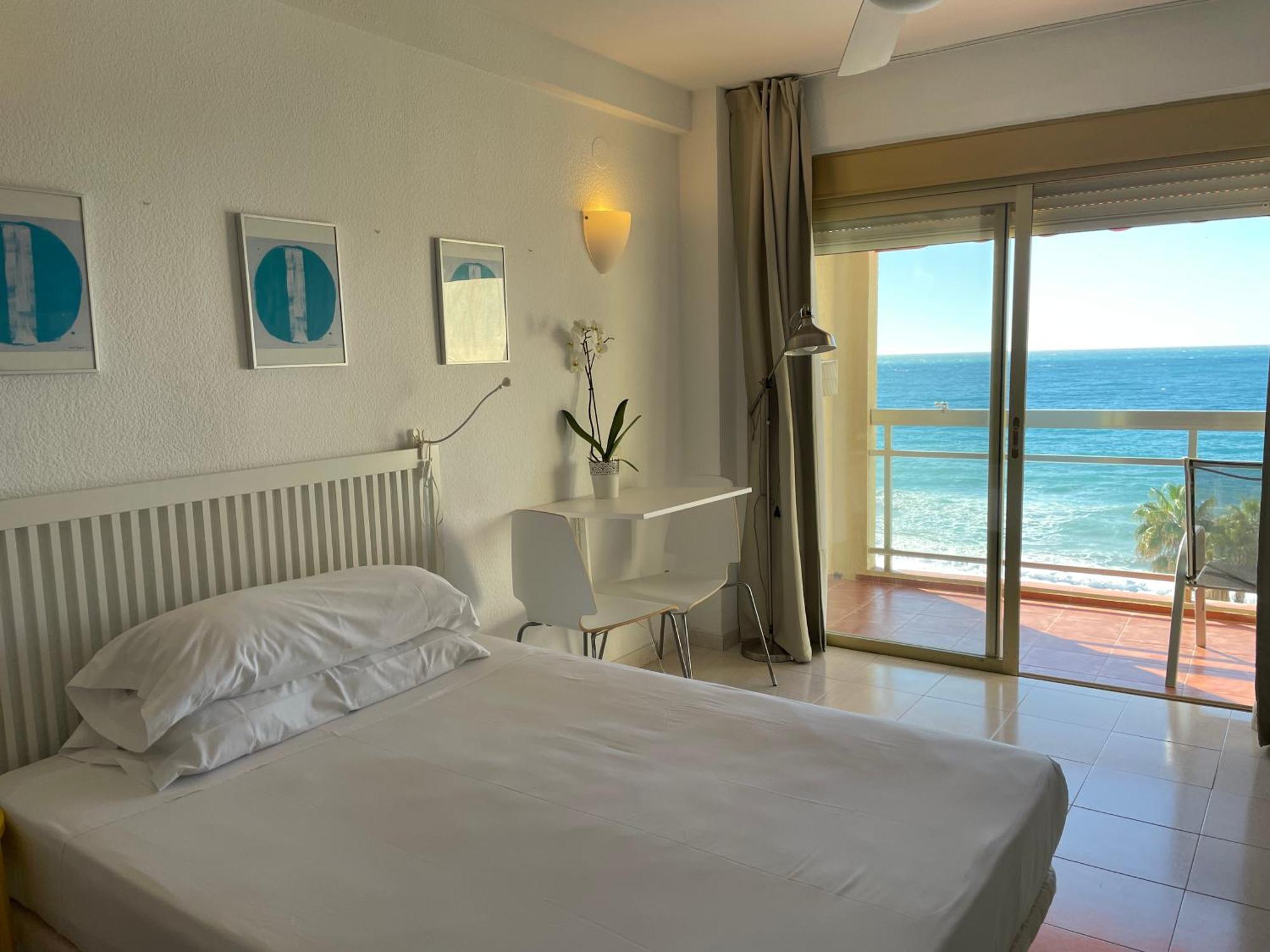 Apartahotel Chinasol Con Parking Y Desayuno 阿尔姆尼卡 外观 照片