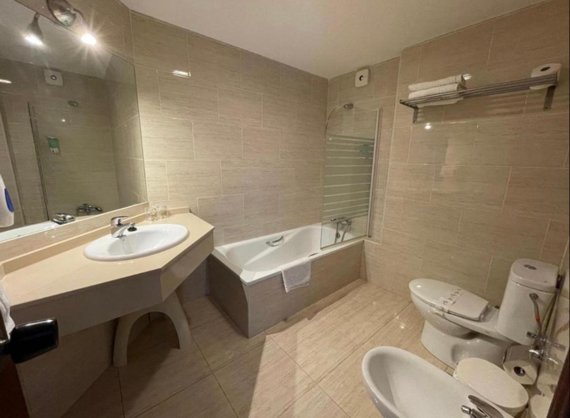 Apartahotel Chinasol Con Parking Y Desayuno 阿尔姆尼卡 外观 照片