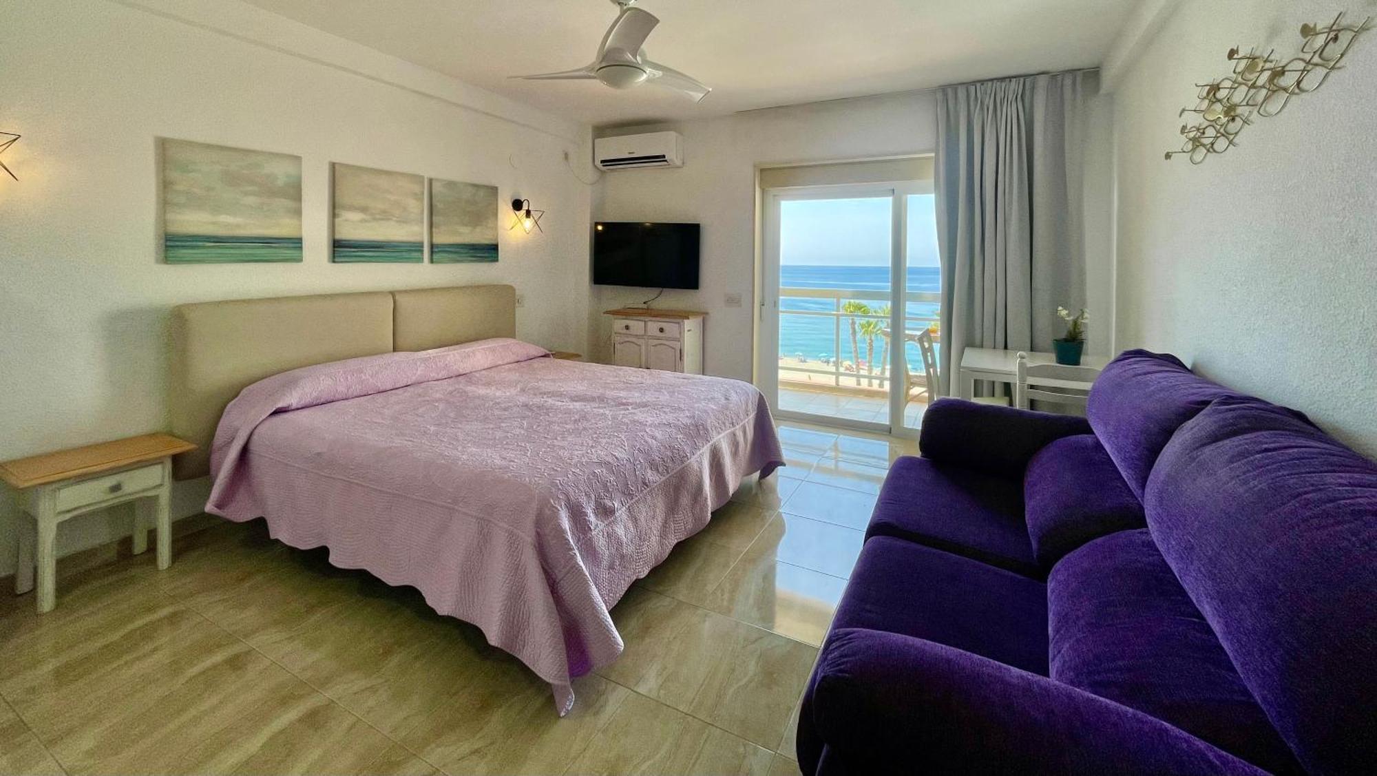 Apartahotel Chinasol Con Parking Y Desayuno 阿尔姆尼卡 外观 照片